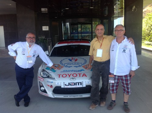Bora Köktener (solda) ve Necmettin Oktaykan ile Toyota'nın başındayız..