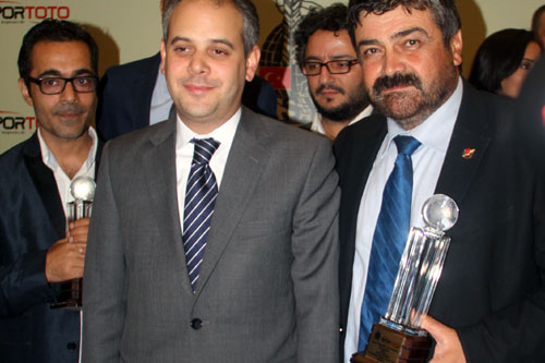 Atilla Özgen, TSYD ödülünü Spor Bakanı Çağatay Kılıç'ın elinden aldı