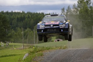 Ogier, Finlandiya'da ikinci günü 2'nci sırada tamamladı
